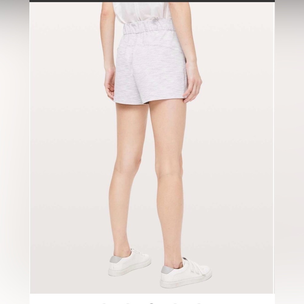 Women's Lululemon On The Fly Short size 10 - Picture 4 of 10